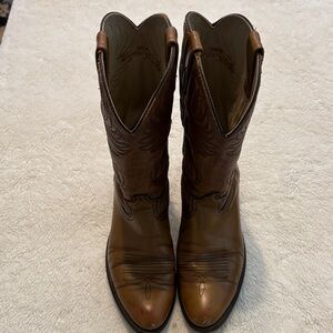 Dingo Men’s Size 11 D brown leather 13” tall Western Boots in very good conditio
